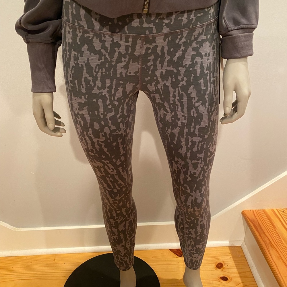 Lululemon NWT size 8 Wunder Train legging